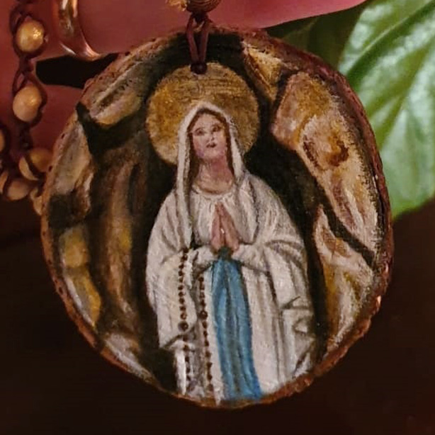 Arte religiosa - collana con ritratto della Madonna - acrilico su legno